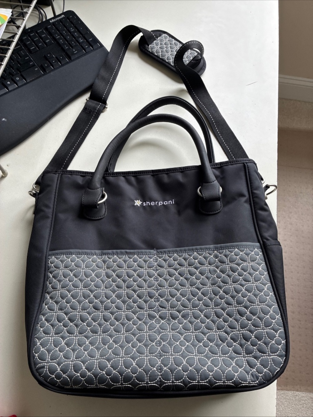 Sherpani laptop messenger bag crossbody